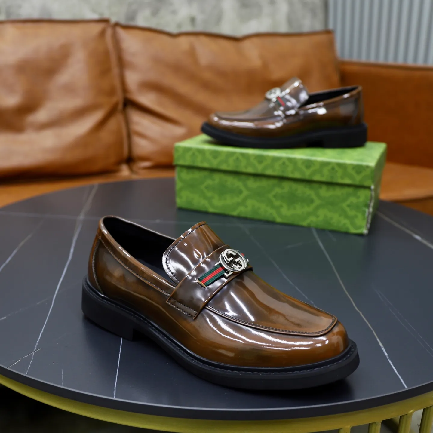 Ex-factory price: 540💰🙅‍♂️🙅‍♂️🙅‍♂️ Brand: GUCCI Standard code: Men's code 38-44 (45 can be customized) Grade: Same style as the official website Original order quality Material: Original cowhide surface Comfortable cowhide lining Original outsole Style category: Men's fashionable casual leather shoes Distinguished big-name luxury elements Top luxury Color: actual picture color